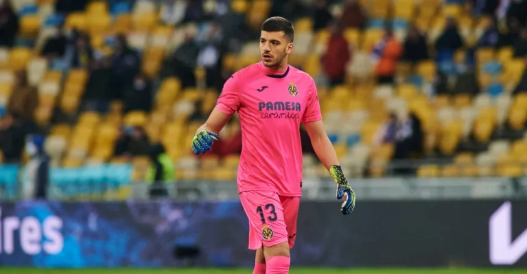 kyiv-ukraine-march-2021-goalkeeper-depositphotos_457954188_xl.webp
