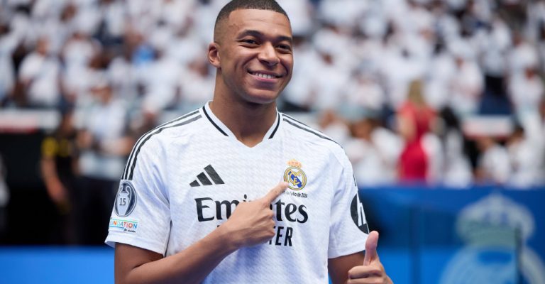 kylian-mbappe-real-madrid-2024-25-presentation-1721130438-142555.jpg