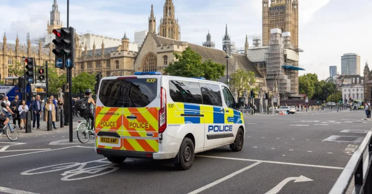 london-policijadepositphotos_625958124_xl.webp
