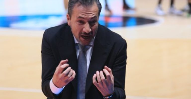 luca-bianchi-head-coach-segafredo-virtus-bologna-440nw-14138621ag.jpg