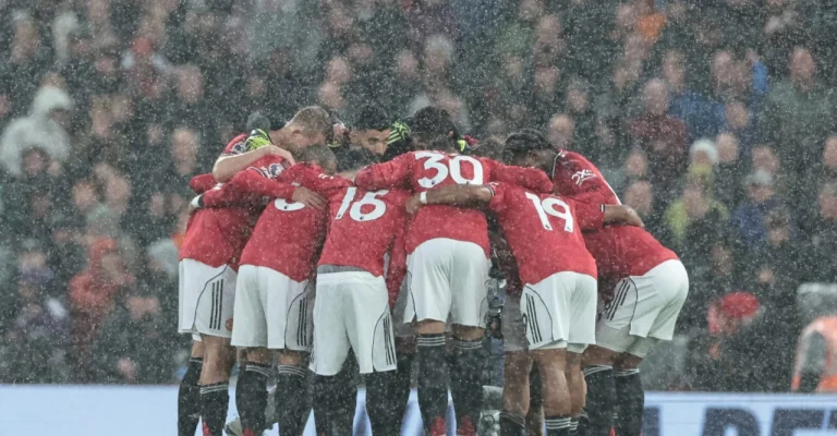 manchester-united-group-huddle-premier-depositphotos_840955986_xl.webp