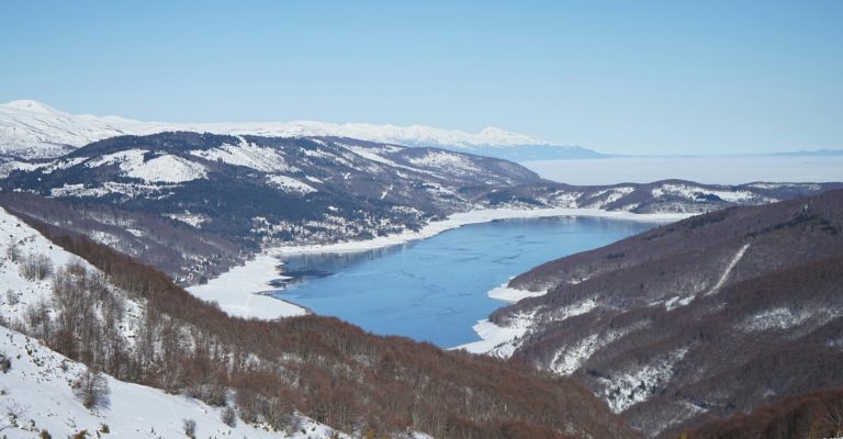 mavrovsko-ezero-mavrovo-pexels-sabinakallari-30440136.jpg