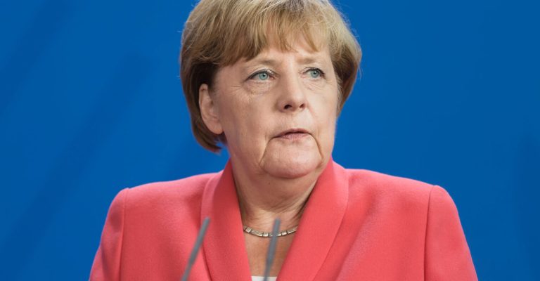 merkel-Depositphotos_81703902_L.jpg