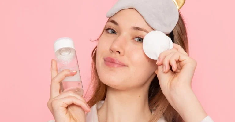 miceralna-voda-nega-lice-young-female-pajamas-sleep-mask-holding-spray-pink.webp.webp
