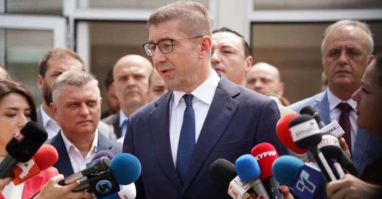 mickoski-karposh-bazen-2.webp