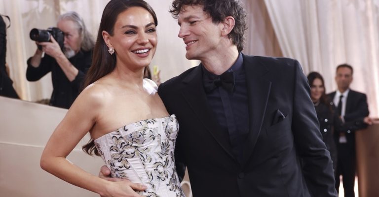mila-kunis-i-eshton-EPA.jpg