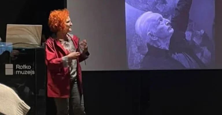 mj_presentation.webp