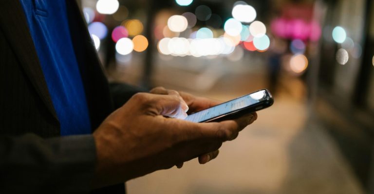 mobilen-tel-pexels-rdne-6415563.jpg