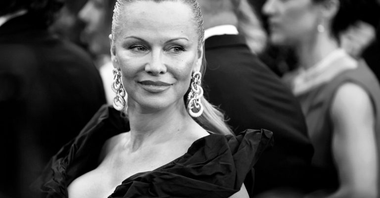 pamela-anderson-Depositphotos_163114382_XL.jpg
