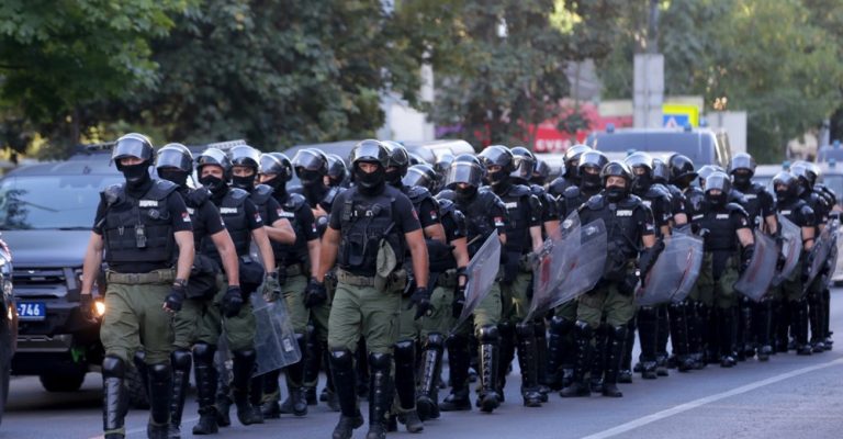 policija-blokadi-srbija-epa.jpg