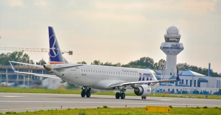 polska-aerodrom-depositphotos_83104858_l.webp