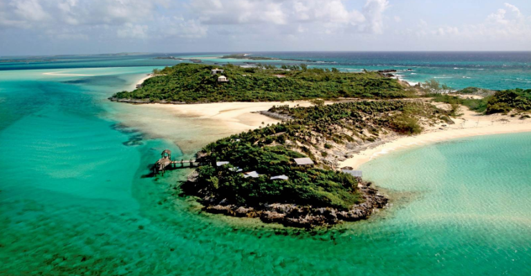 saddleback-cay-privaten-ostrov-na-bahamite.png