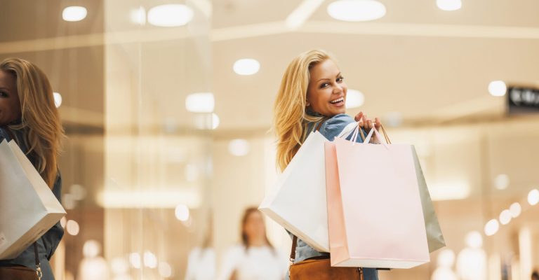 shoping-Depositphotos_748572372_XL.jpg