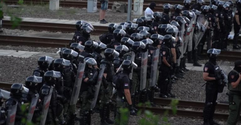 srbija-protest-policija.jpg