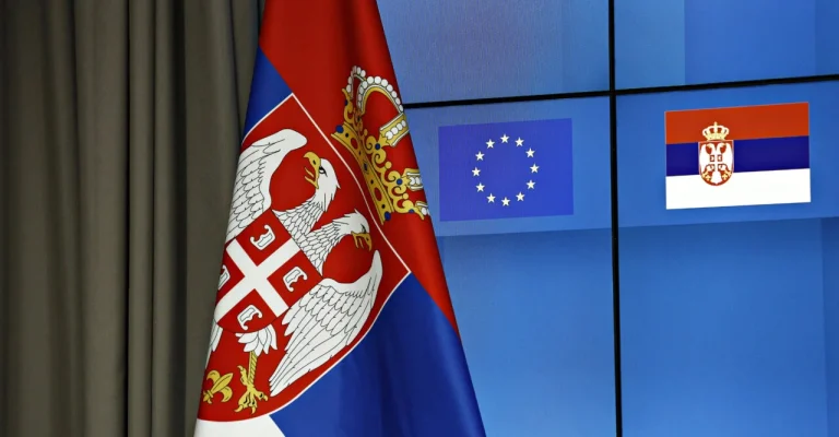 srpsko-zname-eu-serbia-association-council-in-depositphotos_285873896_xl.webp
