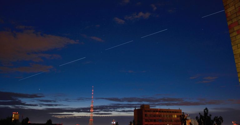 starlink-Depositphotos_379423844_XL.jpg