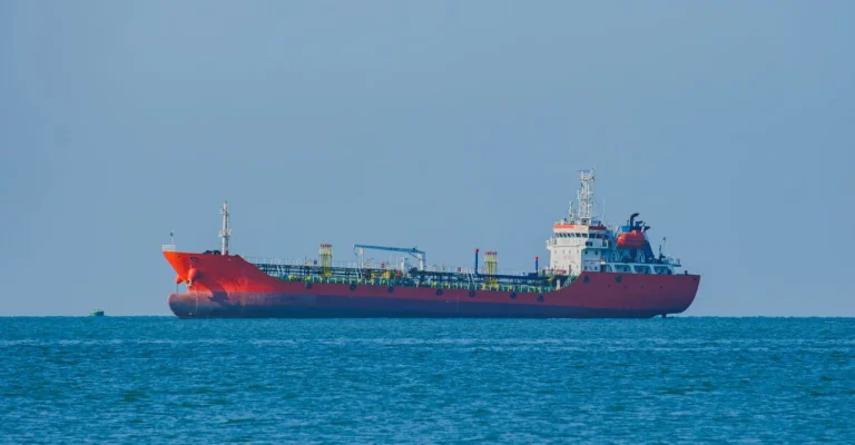 tanker-depositphotos_820678286_l.webp