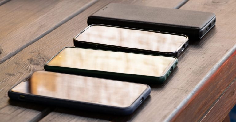 telefoni-Depositphotos_828105564_L.jpg