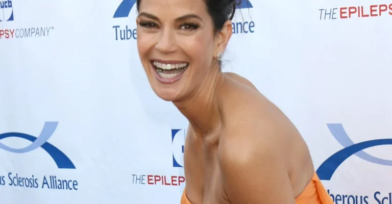 teri-hacher-depositphotos_13044657_xl.webp