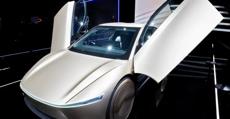 tesla-cybercab-depositphotos_782635230_xl.webp