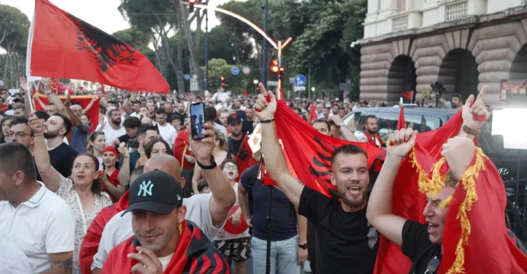 tirana-protest-epa-14085285.webp