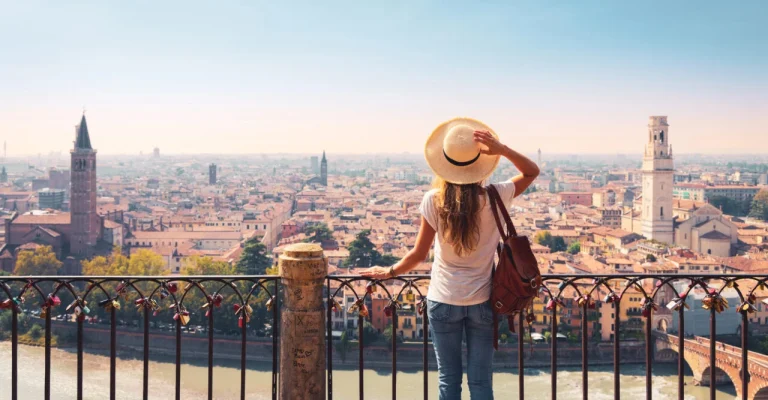 turist-devojka-verona-depositphotos_676750372_xl.webp
