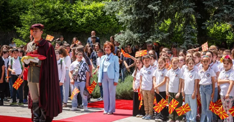 ucenici-menuvanje-zname-davkova.webp