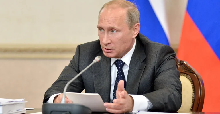 vladimir-putin-at-the-state-depositphotos_89968668_xl.webp