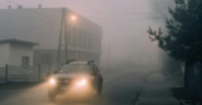 vozenje-avtomobil-hronika-blurirana-pexels.jpg