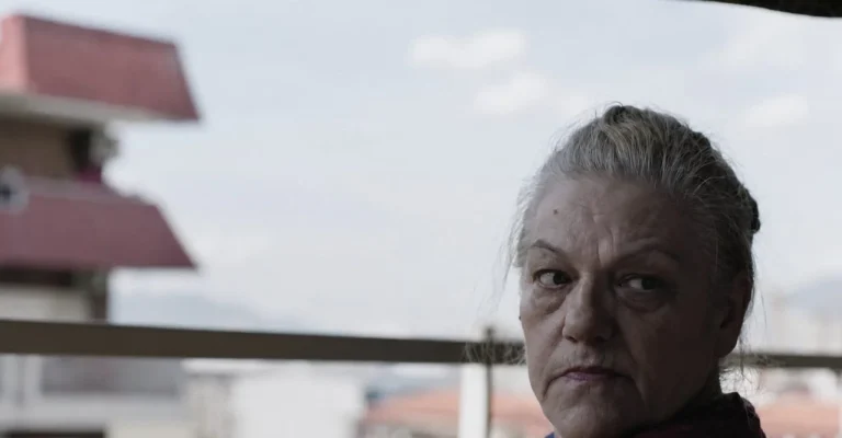 vrzani-sara-klimovska-chained-5.webp