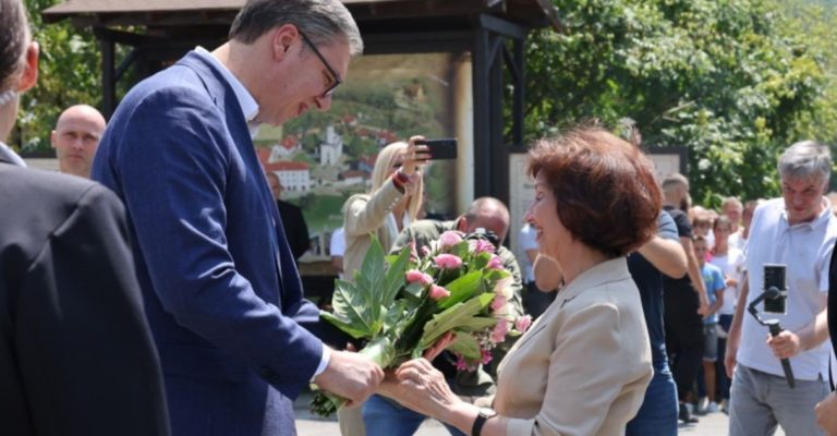 vucic-davkova.jpg