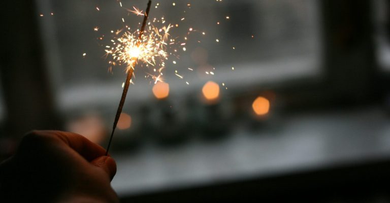 zizica-nova-godina-danil-aksenov-gWZfmnDoL_E-unsplash.jpg