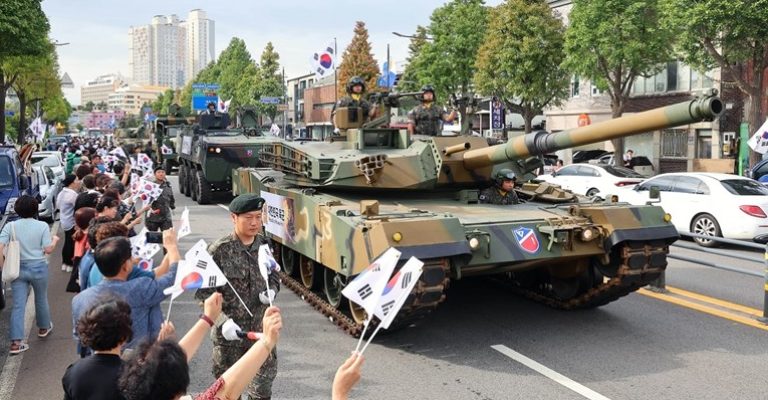 Јужнокорејскиот-претседател-на-воената-парада-порача-„Силно-ќе-одговориме-ако.jpg