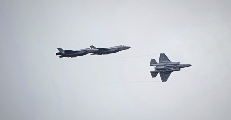 Американски-Ф-16-се-урна-над-Жолтото-море-во-Кореја.jpg