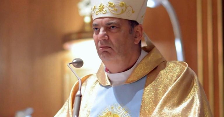 Бискуп-поднесе-оставка-поради-оргија-во-куќата-на-свештеник-со.jpg