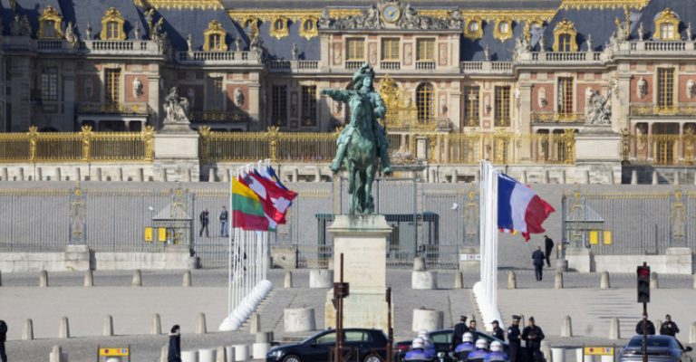 Версајската-палата-во-Париз-евакуирана-поради-закана-за-бомба.jpg