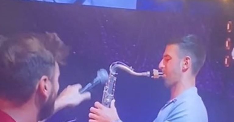 Видео-Ѓоковиќ-свири-саксофон-на-концертот-на-Хаусер.jpg