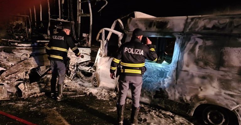 Видео-Во-Италија-се-судрија-амбулантно-возило-и-автобус-со.jpg