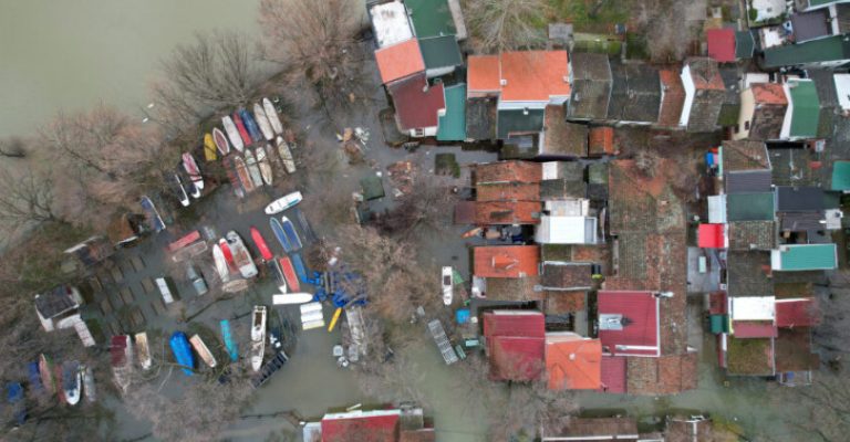 Видео-Дунав-се-излеа-кај-Нови-Сад-потопи-неколку-населени.jpg