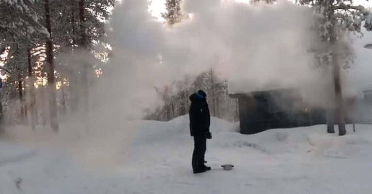 Видео-Екстремeн-студ-во-Финска-зовриената-вода-замрзнува-во-воздухот.jpg