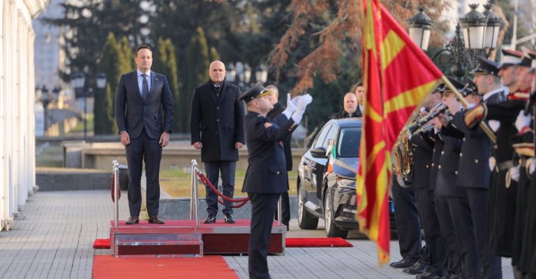 Видео-Ковачевски-го-пречека-премиерот-на-Ирска-Варадкар-со-највисоки.jpg