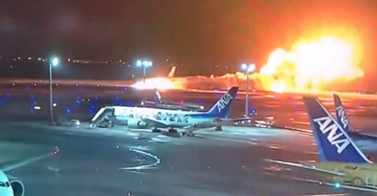 Видео-Моментот-на-експлозијата-на-авионот-во-Токио.jpg