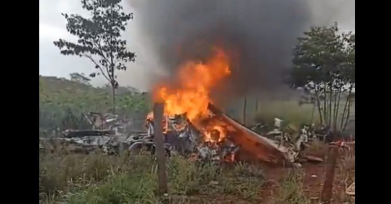 Видео-Политичар-и-уште-три-лагинаа-во-Парагвај-–-авионот.jpg