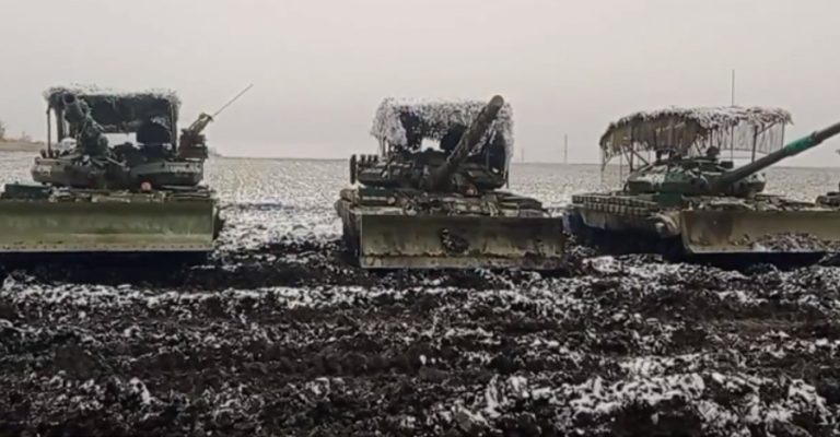 Видео-Русите-ги-надградуваат-застарените-тенкови-но-тие-се-уште.jpg