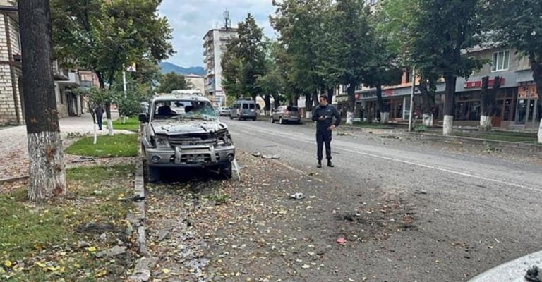 Во-Нагорно-Карабах-изрешетан-автомобил-со-руски-војници-неколкумина-загинати.jpg