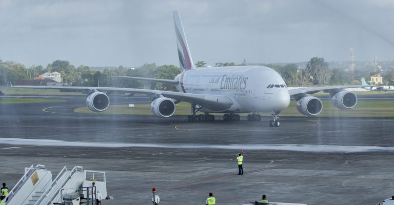 Драма-на-аеродромот-во-Манчестер-полицијата-и-пожарникарите-опколија-авион.jpg