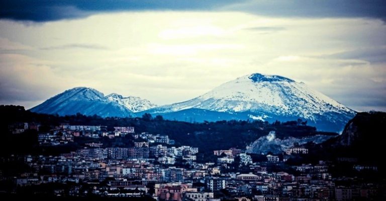 Италија-планира-масовна-евакуација-поради-постојаните-земјотреси-околу-супервулканот.jpg