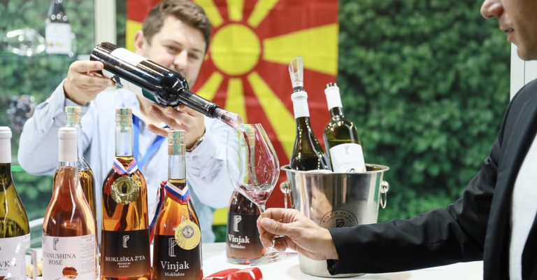 МЗШВ-Македонскиот-штанд-со-најголем-број-винарии-изложувачи-на-саемот.jpg