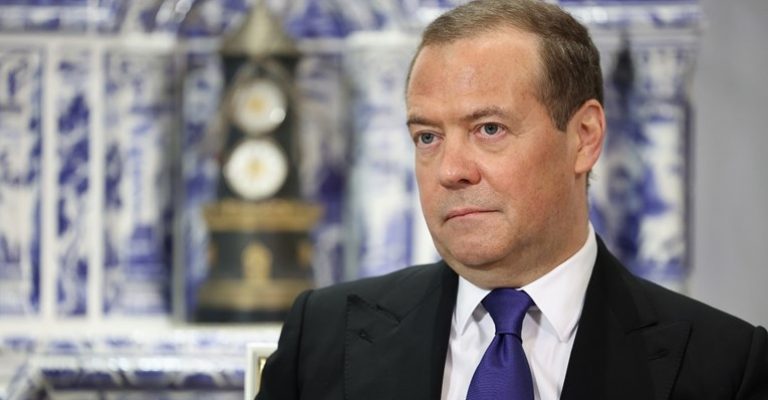 Медведев-Украина-не-е-држава-а-Зеленски-не-е-претседател.jpg