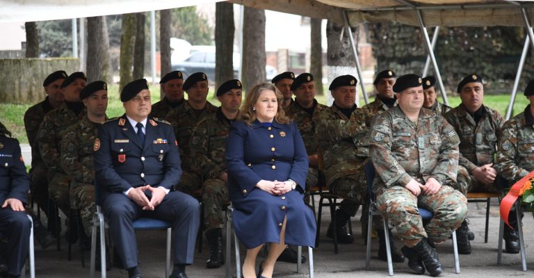 Министерката-Петровска-во-тетовската-касарна-положи-венец-во-спомен-на.jpeg